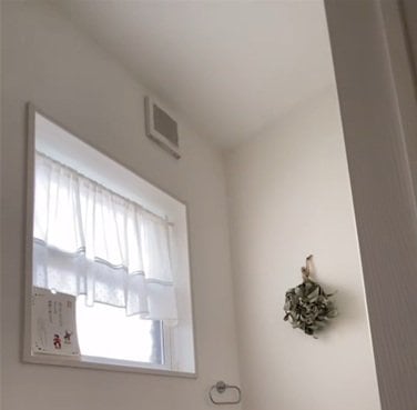 【築5年戸建・DIYビフォーアフター】賃貸OK！トイレ天井→木目調のナチュラルに大変身！「素敵ですね」と話題