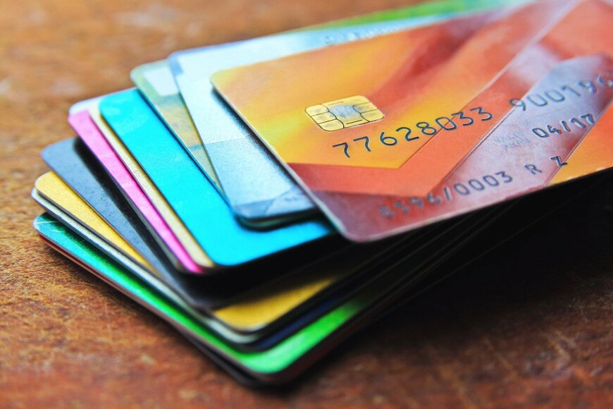 【クレジットカード】みんなは何枚持ってる？クレジットカードの平均保有枚数は何枚？JCBの調査を元に解説