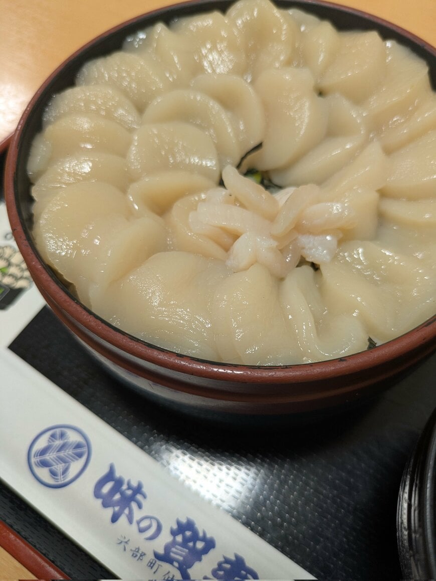 たっぷりのホタテが乗ったほたて丼