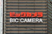 「冷蔵庫にピタッ」ビックカメラで買える2952円からのコンパクト扇風機が夏のキッチンで大活躍！マグネット付きでピンポイント送風