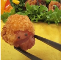 【オムライス弁当】油ギッシュヘアーのソーセー人が初登場！オムライスが美味しそうなお弁当「ヘアーがはがれないコツも知りたい！」