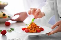 女性の調理士の給料はどのくらいか