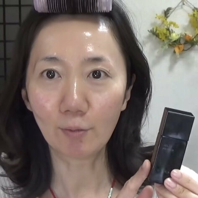 40代50代の透明感メイクにおすすめ「ケイトの化粧下地」新色ピンクをレビュー！既存色ベージュとの比較も