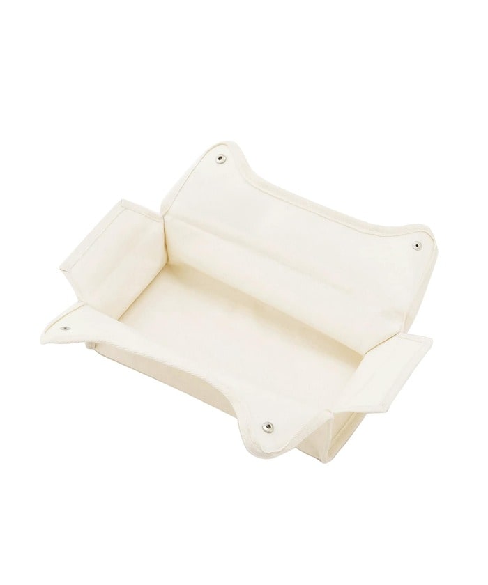 キャンバス地のナチュラルな色味