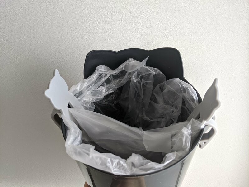 セリア「ねこ型ごみ袋ストッパー2個組」 筆者撮影写真