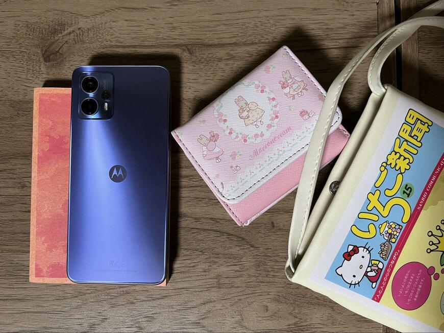 筆者撮影(フェリシモ、サンリオキャラクターコラボ いちご新聞スマホポシェット)
