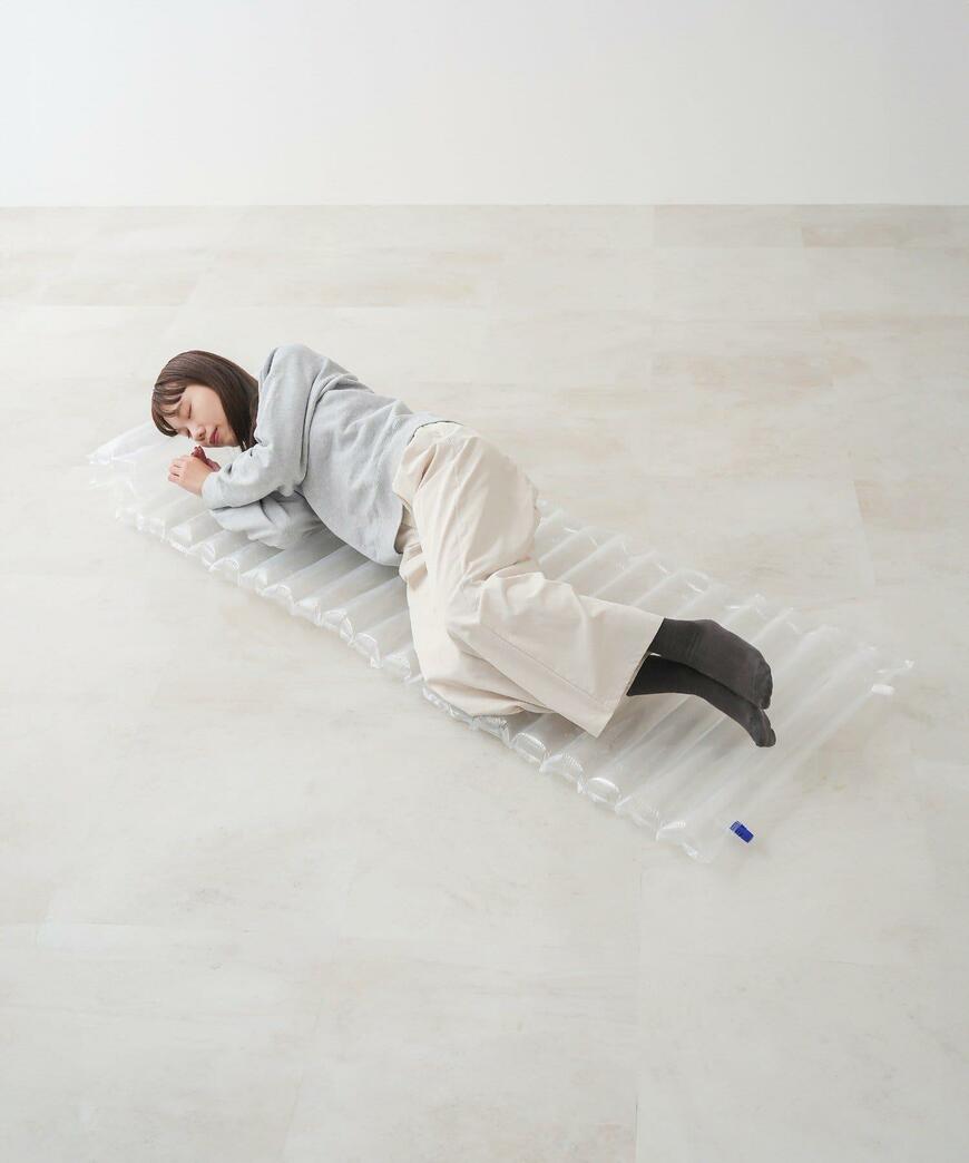 出所：パルグループ公式ファッション通販サイト 3COINS 防災エアマット／SOBANI