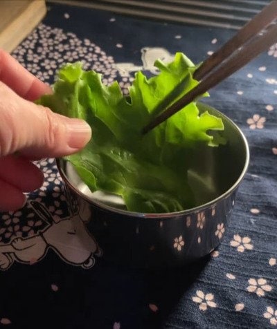 ころんとしたスパムおにぎりがかわいい！50代の母が子どもに作るボリューム満点の〈愛情弁当〉が話題