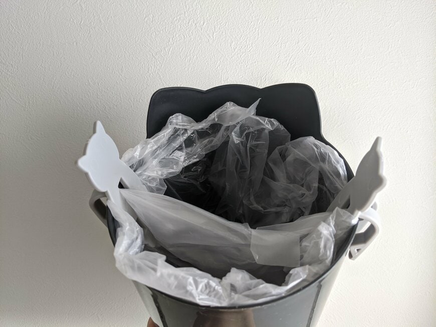 筆者撮影（セリア、ねこ型ごみ袋ストッパー2個組）