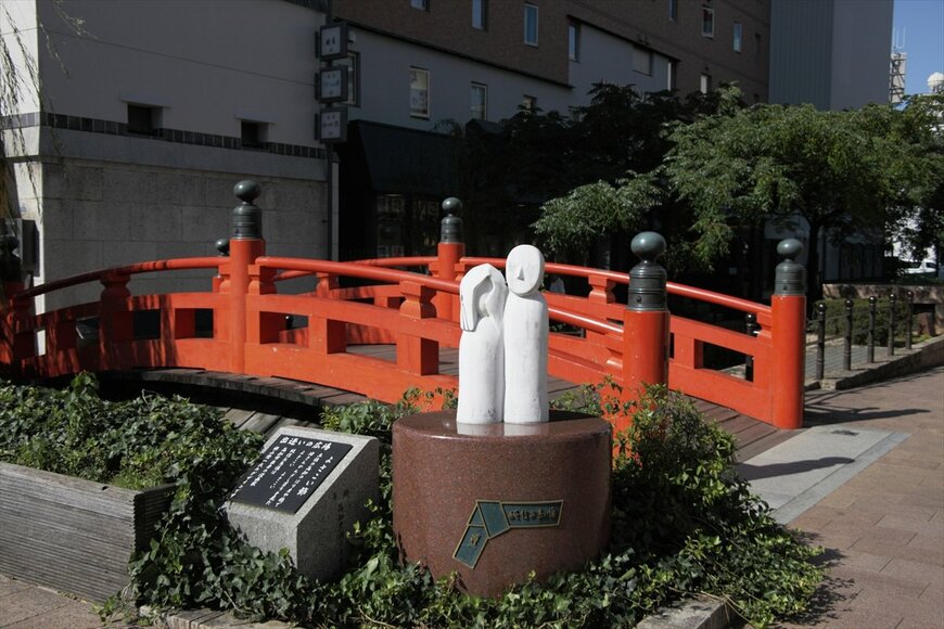 高知市の中心部、はりまや橋公園内にあるはりまや橋（復元）