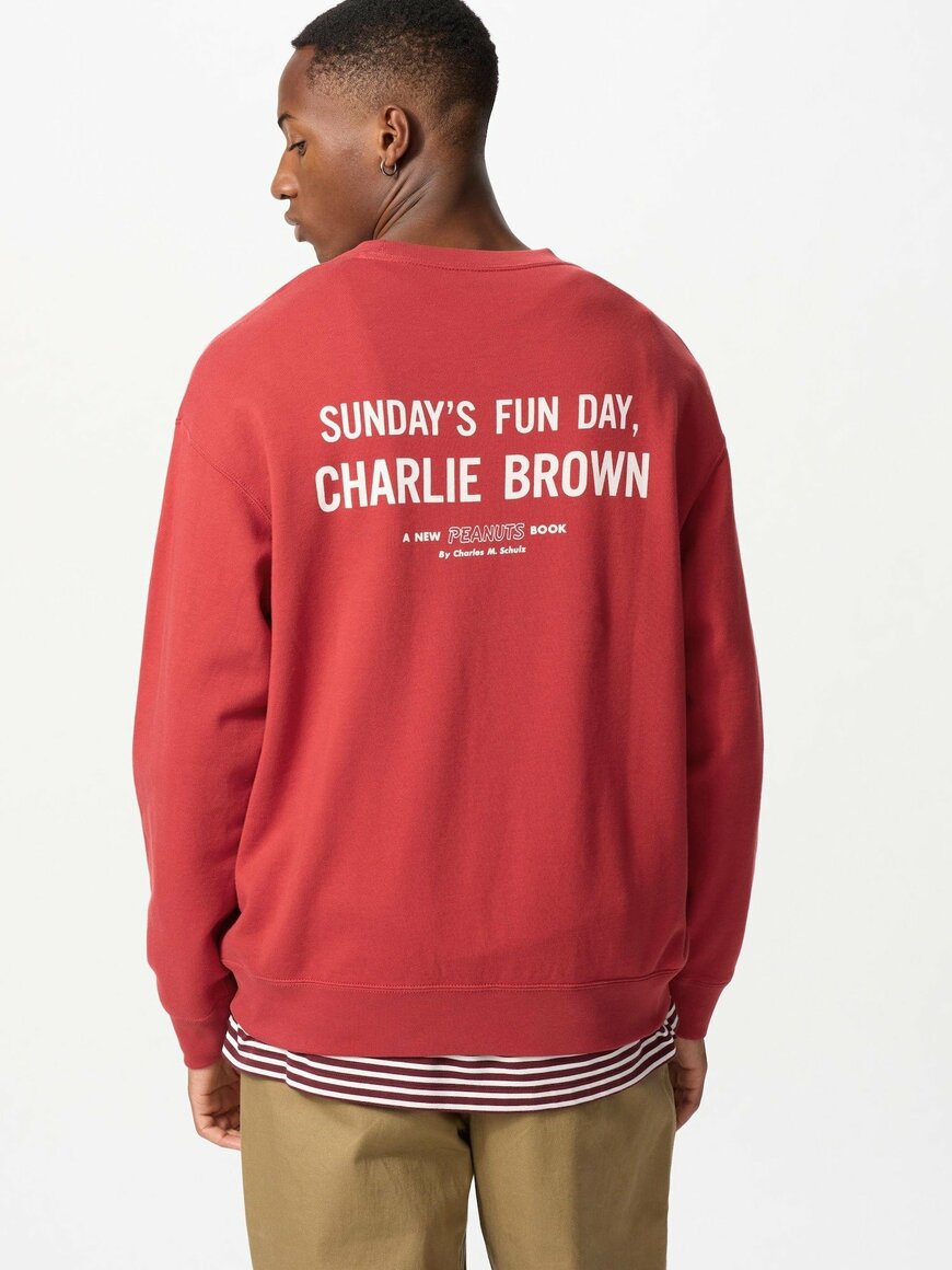 出所：ユニクロ公式　ピーナッツ スウェットシャツ