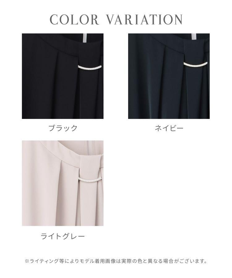 カラーは、ブラック・ネイビー・ライトグレーの3色展開です／出所：ハニーズ公式通販 アクセ付ワンピース