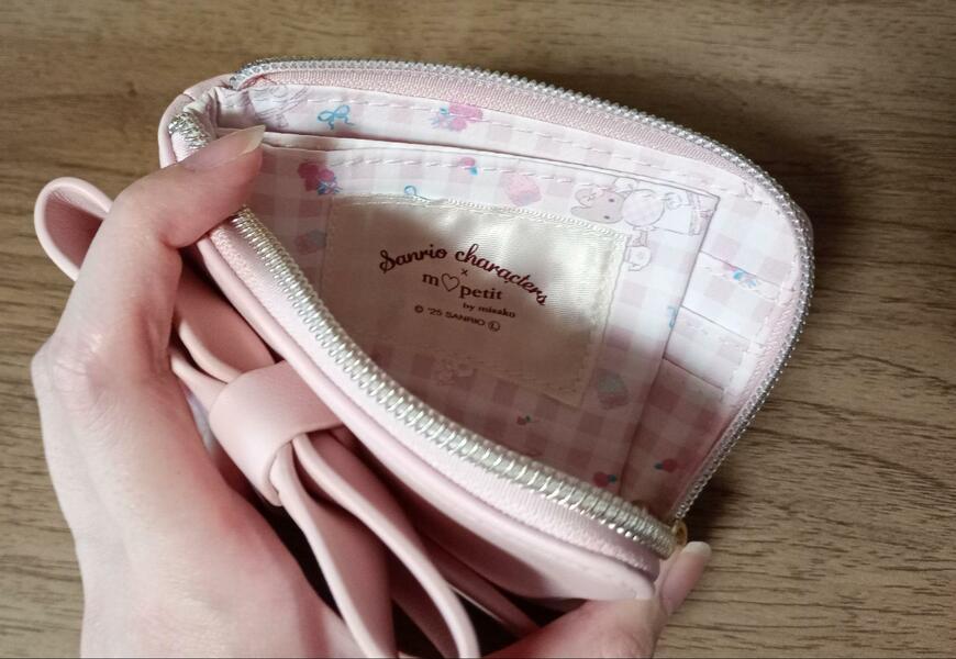 筆者撮影（しまむら、婦人　財布（青木美沙子×サンリオキャラクターズ））