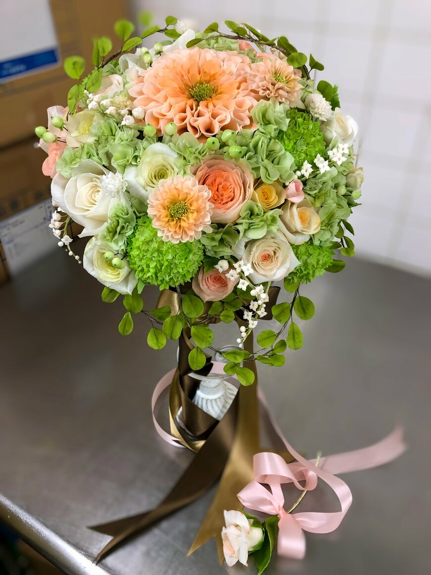 春らしい花々のブーケ