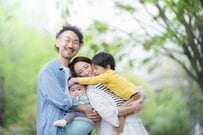  平均貯蓄額「年収1000万円の家族」と「年収600万円の家族」ではいくら違う？負債や共働き率も見る