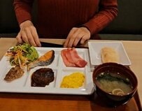ホテルの朝食ビュッフェでのあるある5選！「食べ過ぎて苦しみがち」「カレーは別腹」体験談が続出