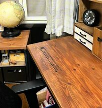 息子の机周りの悩みを有孔ボードを駆使した〈充電ステーション〉で解決！一石二鳥で見た目スッキリのアイディアに大反響