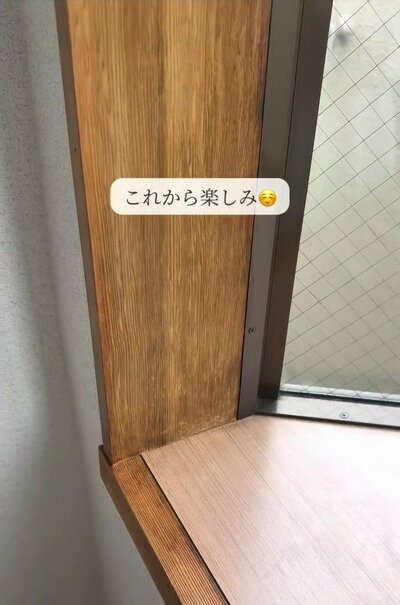 ワックスを塗った木の窓まわり