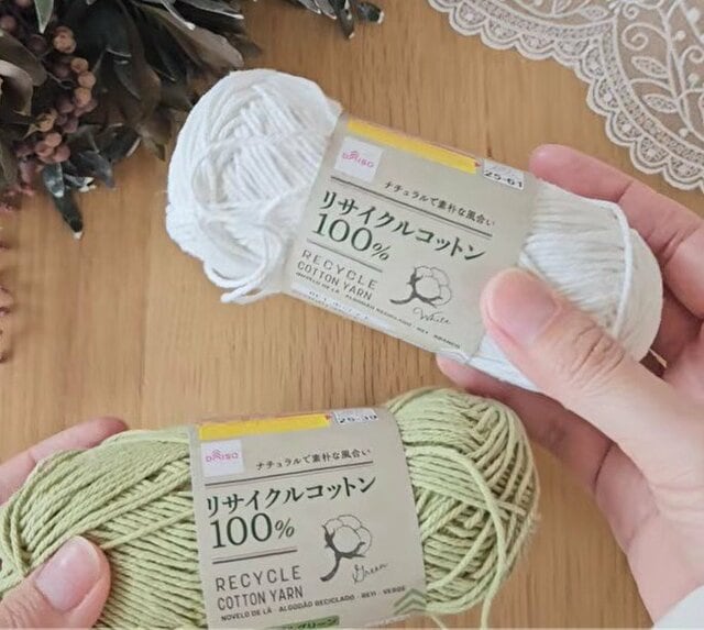 【100均】ダイソーの“リサイクルコットン”で編む「お花シュシュ」の編み方に約4万3000回再生「作っている時からお花モリモリで可愛い」の声