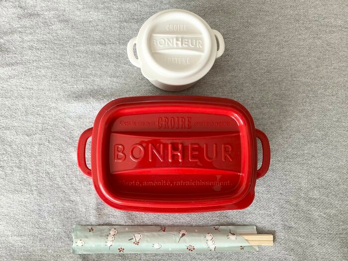 ランチスクエア3Lは、割りばしより少し横幅が小さいサイズ感