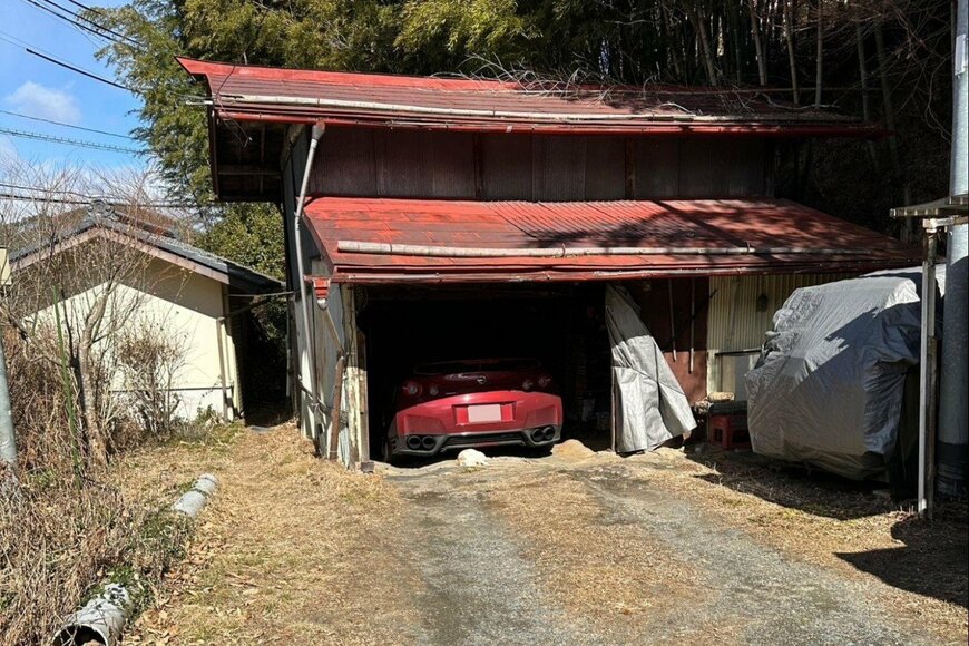 車庫から愛車を出そうとすると…　気持ち良さそうに「通行阻止する生き物」に思わず二度見