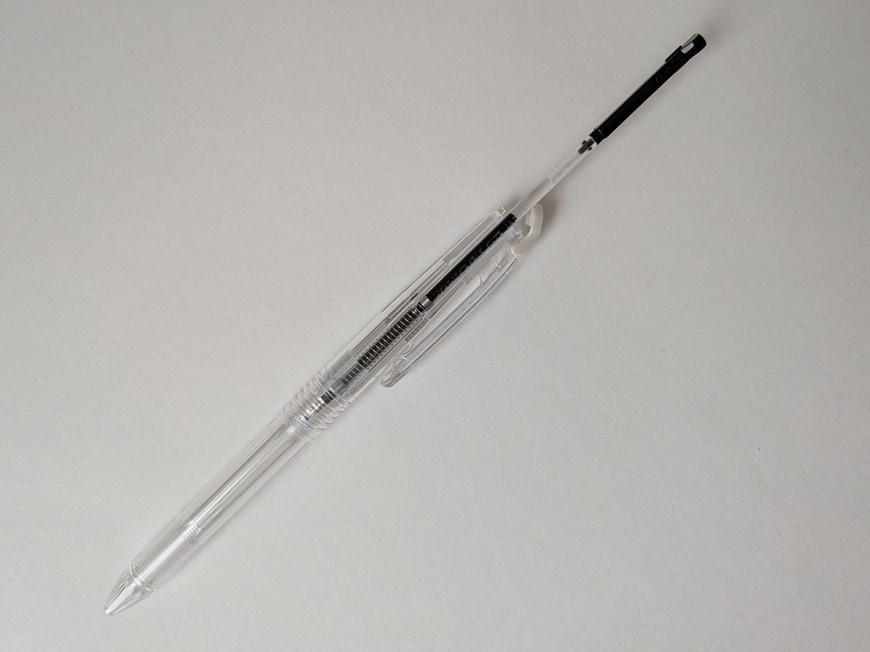 「レフィルのボール径が記載されている面が、手前になるように入れましょう。」