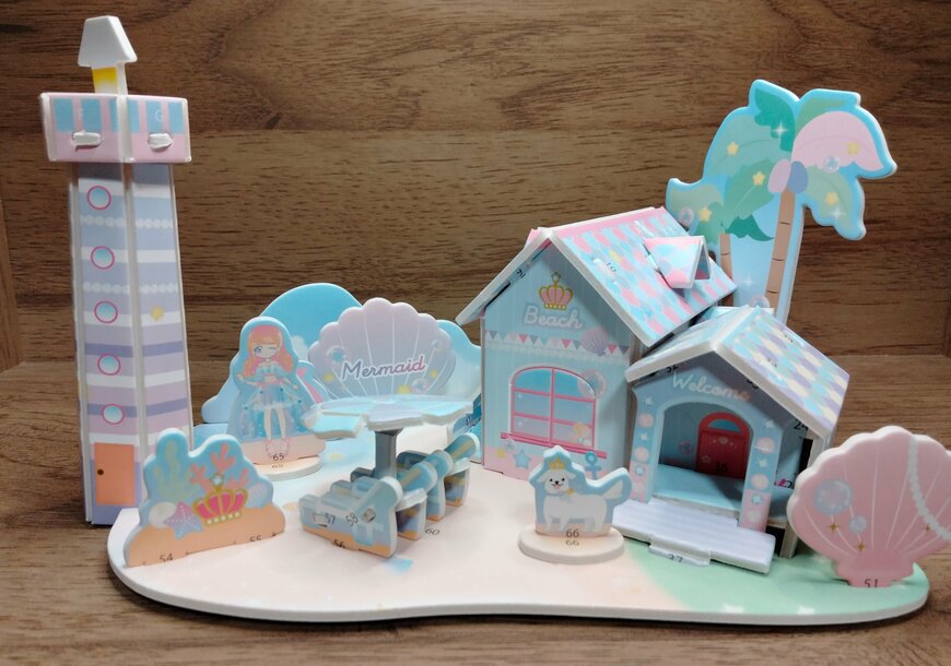 筆者撮影（セリア、つくろう！ ドールハウス 夢のお家）