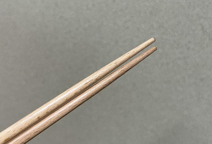 筆者撮影（セリア、塗箸 18cm ペールキャット）