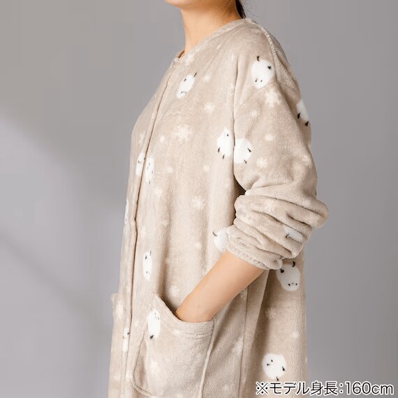 出所：ニトリ公式通販ニトリネット 【デコホーム商品】着る毛布(Nウォーム シマエナガMO KM02 120)