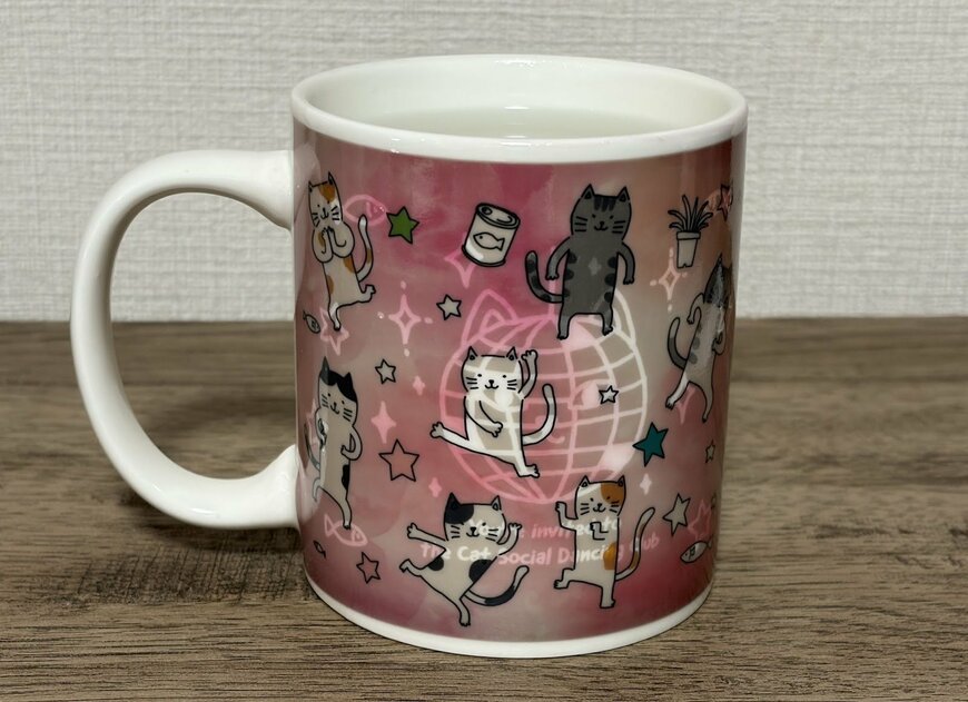 筆者撮影（ダイソー、マジックマグカップ（パーティー））