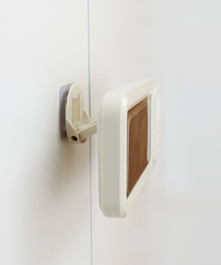 パルグループ公式ファッション通販サイト 3COINS 《音がこもらない！》スピーカー付き防滴スマホケース画像