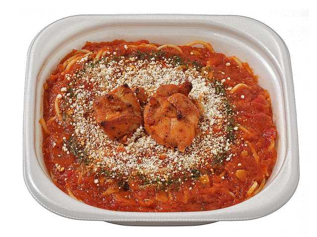 【セブン】チキンのガーリックトマトソースパスタ