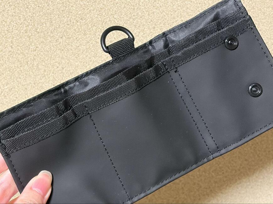 ダイソー、三つ折り財布の画像