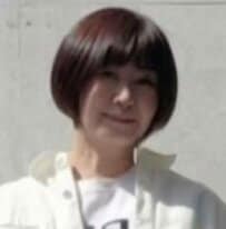 【60歳マダム】ユニクロでまとめた「ホワイトコーデ」に挑戦！パンツスタイルのかっこいい着こなしに「とても素敵！」と絶賛の声