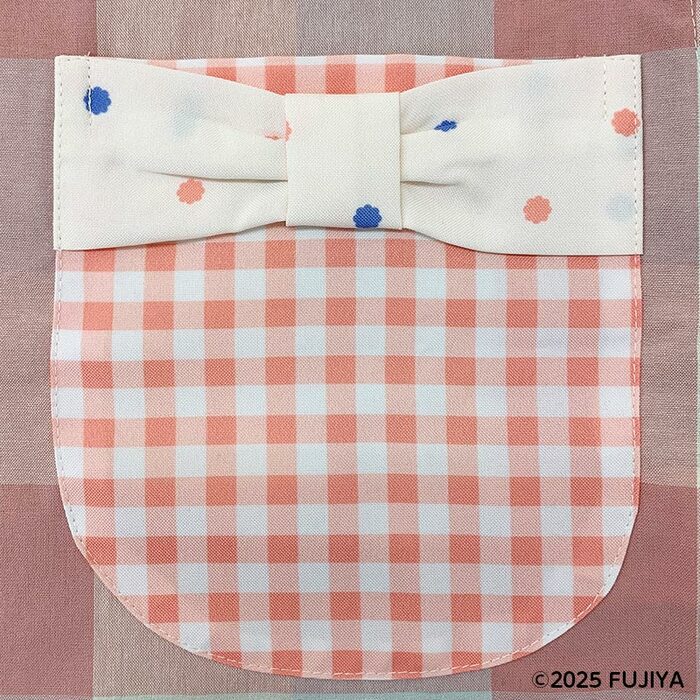 前面に大きなポケットが2つ付いています