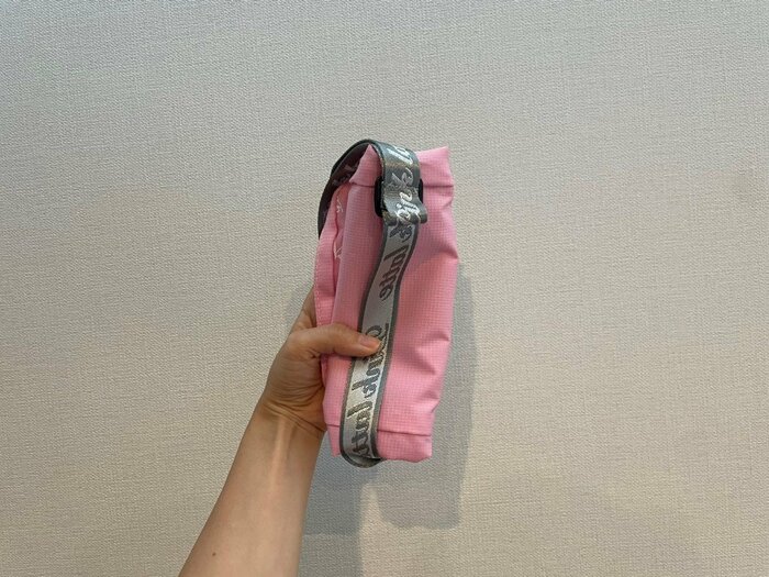 素材の柔らかさをいかしてコンパクトに折り畳めるのも特徴