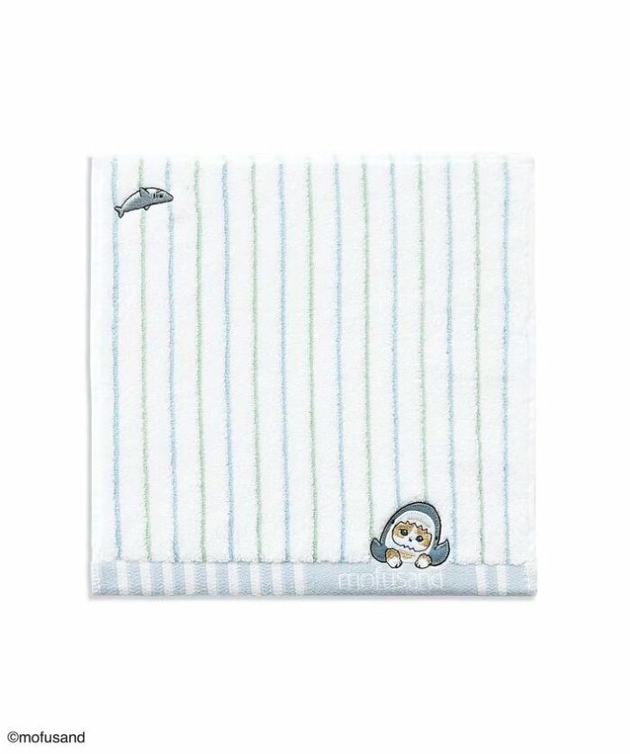 着ぐるみを着たにゃんこがワンポイントで描かれたタオルハンカチ