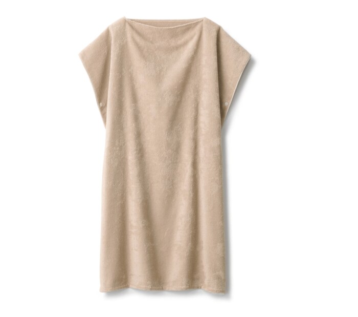 頭や腕を通せるように設計された、“着られる”タオル