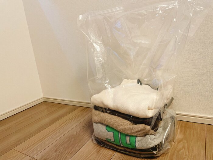 「クローゼットの棚上用」の収納目安は、セーターやトレーナーなど厚みのある衣類が約4~10枚