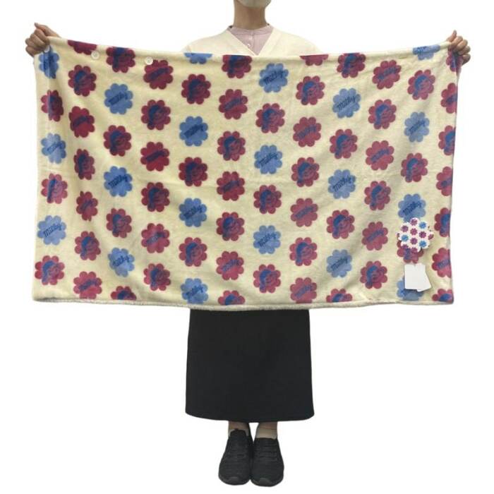 ミルキーの包み紙のデザインになっており、ふんわりと気持ちのいい触り心地