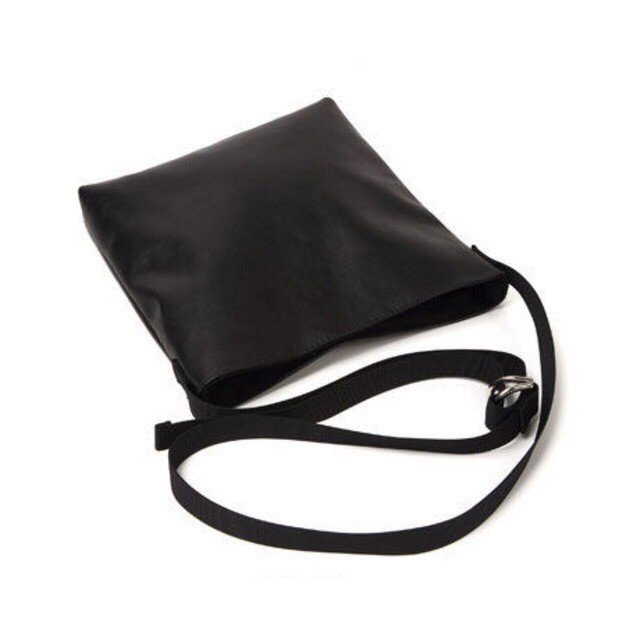 ARUMO - レザーショルダーバッグD ¥18,360（税込）