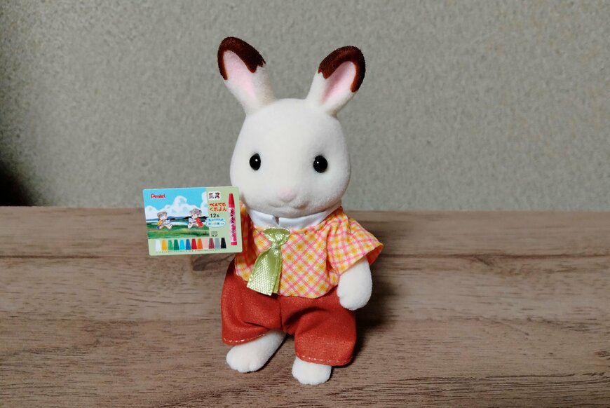 筆者撮影（ダイソー、ステッカー（ぺんてるくれよん柄））