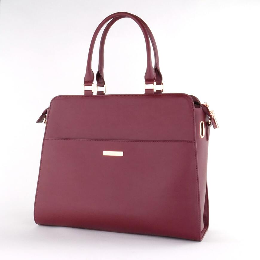 出所：Airafu株式会社「【大人の推し活】商品開発に1年、SNSから生まれた通勤に使える『おしゃれかわいい大きめトートバッグ＆痛バッグ』がRe:)amから新登場。2023年1月8日(日)より予約受付開始。」