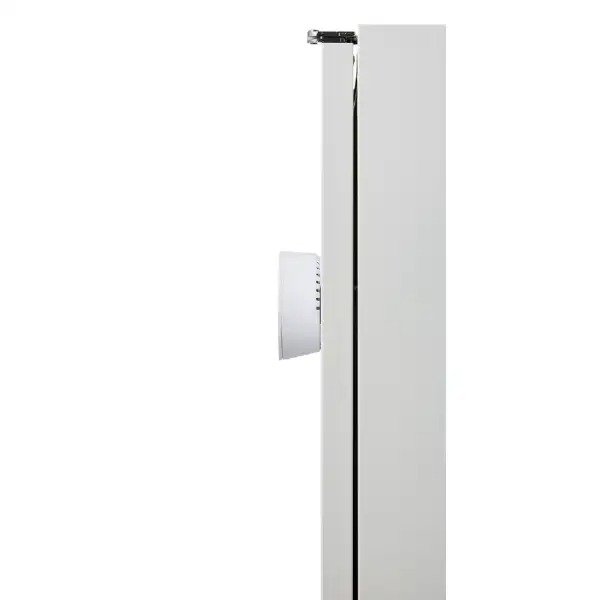 冷蔵庫のドアやスチールラックの側面へピタッと固定