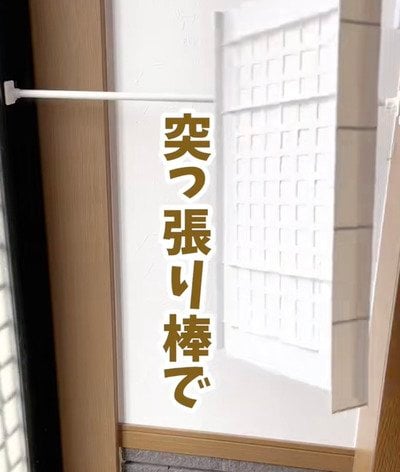 【100均DIY】ダイソー＆セリアの〈突っ張り棒・スライド棚・タオルハンガー〉で便利な〈玄関収納〉を簡単DIY！