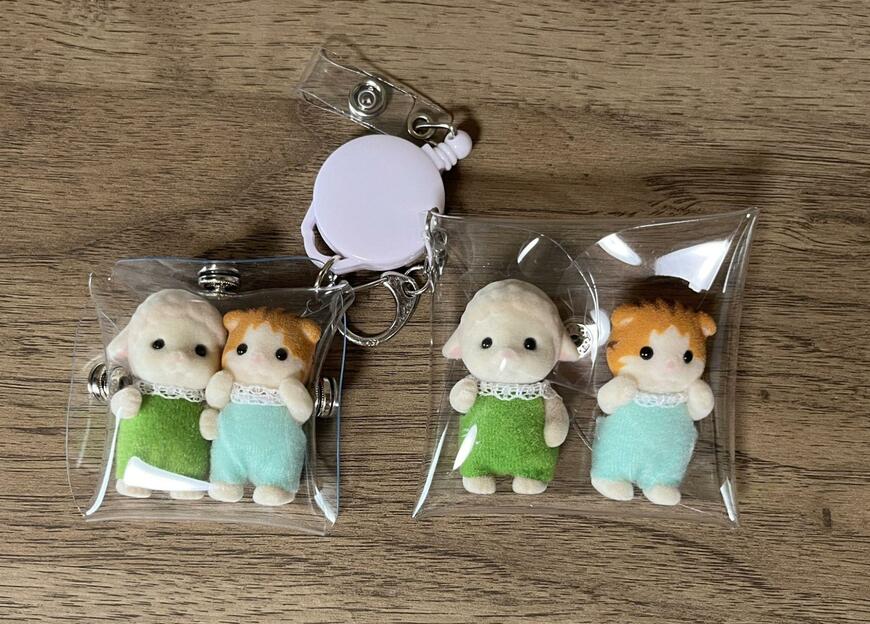 セリア、PVCリール付ストラップポーチ 6×6cm・PVCクリアミニポーチスクエア撮影画像