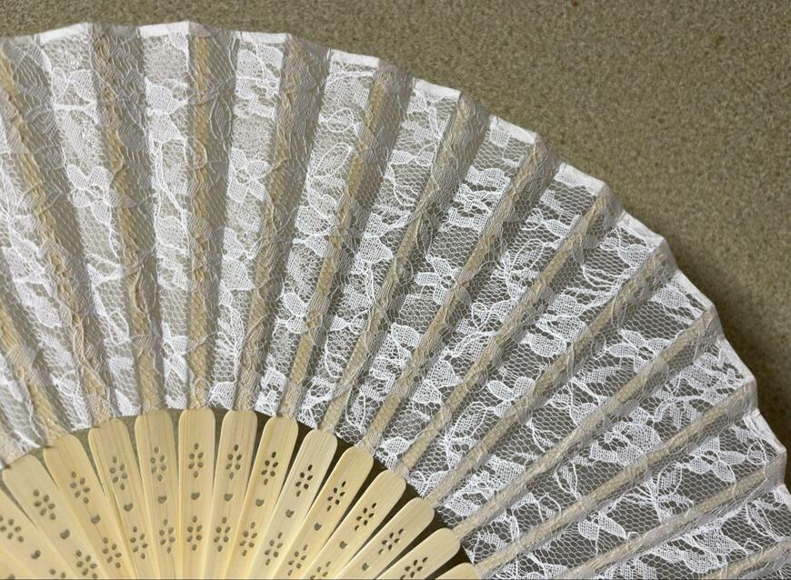 ダイソー、レース扇子（収納袋付、ホワイト）商品画像