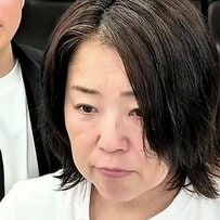 「どこに行ってもショート断られてたんです」と話す女性が、カットで丸みのあるシルエットのショートにスタイルチェンジ