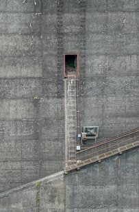 ​​「富山県南砺市のダム」にあるスリリングな通路に目が奪われる　「怖くて登れない」