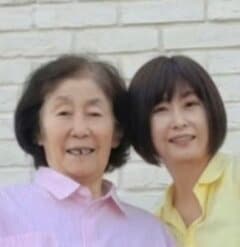 【60歳娘と88歳母】春色シャツで華やかな「親子リンクコーデ」を披露！「素敵ね！」「めっちゃ若くて可愛い」の声